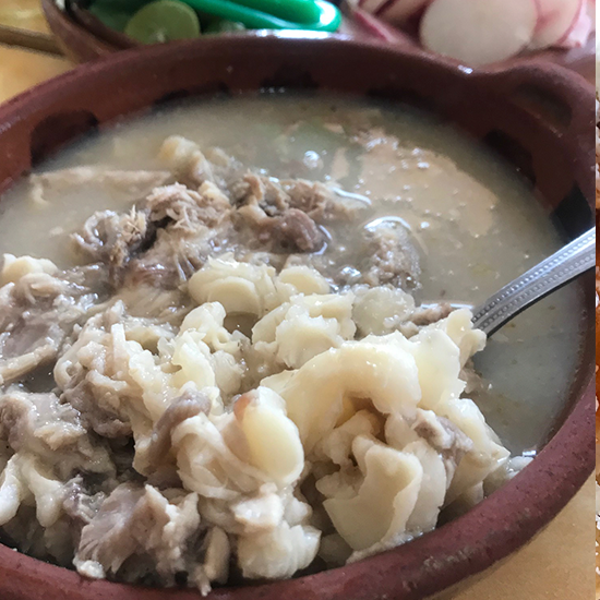 Pozolería Flor de Maíz, un rincón de antojitos mexicanos en CDMX