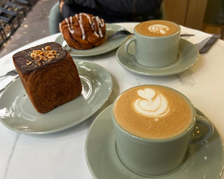 Amorama Café, un rincón de pan y café en la Nápoles