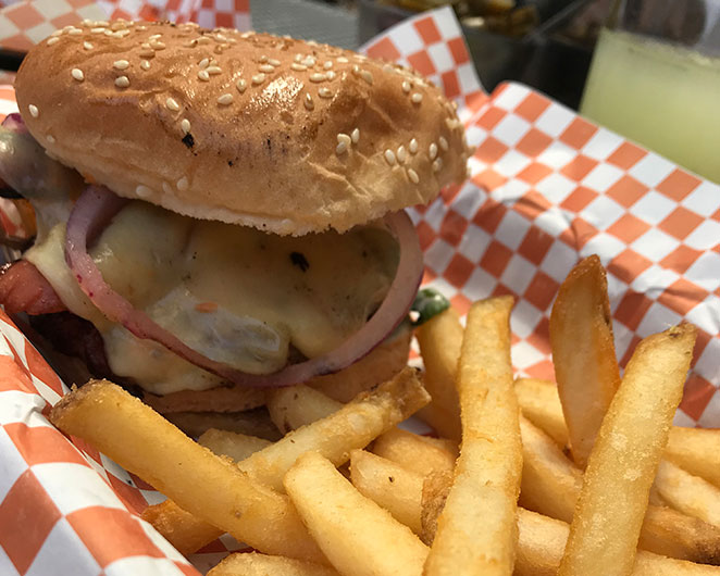 Rocking Burgers, hamburguesas y rock en la CDMX