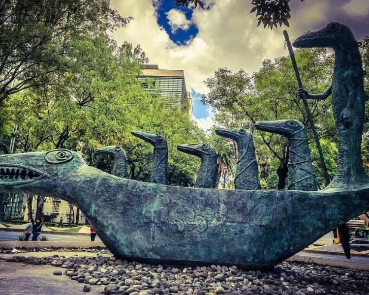 Cocodrilo, la escultura de Leonora Carrington en Reforma