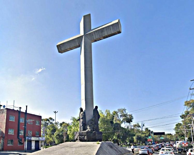 Monumento a los Peregrinos, la puerta de entrada a los misterios de la Basílica de Guadalupe