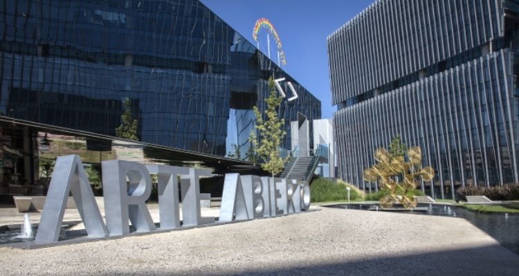 Maison Perrier Art Prize impulsa a artistas emergentes con mentoría y residencia internacional