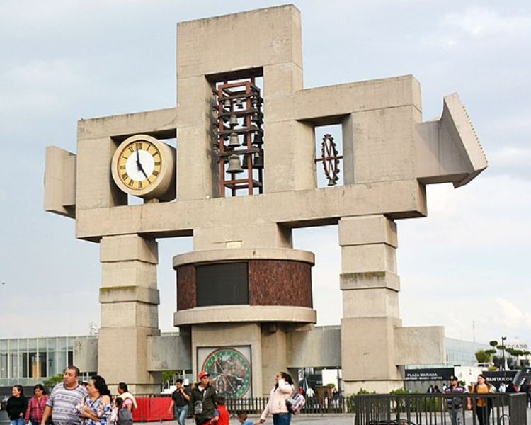 El Carrillón de la Basílica de Guadalupe, el campanario y reloj de La Villa