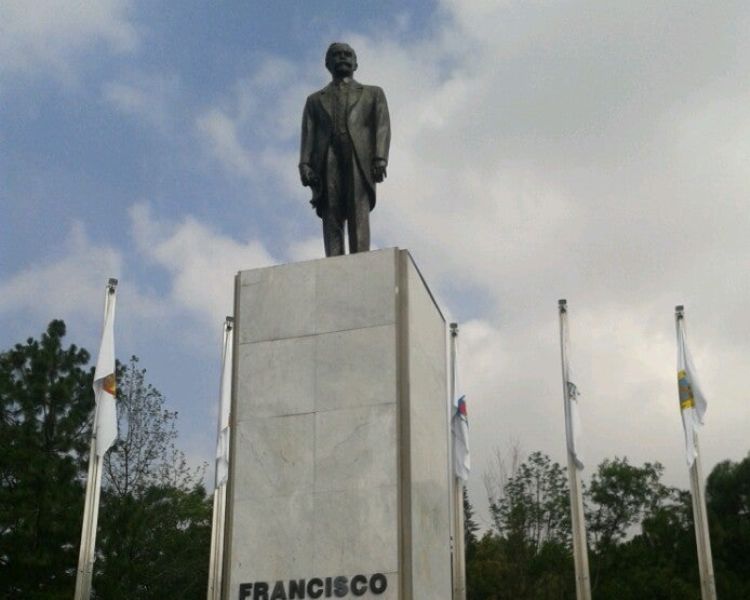 Explanada Francisco I. Madero, historia y reflexión en Los Pinos