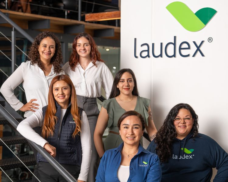 Descubre Cómo Estudiar en el Extranjero en 2025 con #VuelaConLaudex