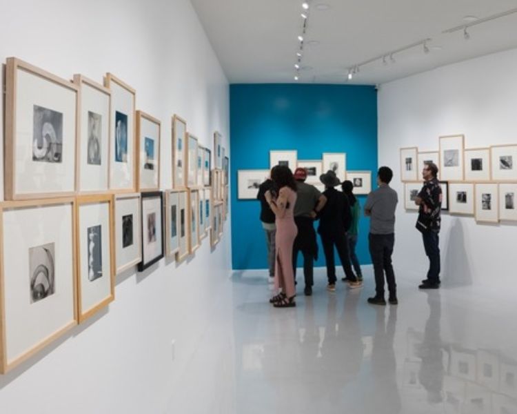 “Manuel Álvarez Bravo. Pesquisas de la Lente”: Un Viaje Visual al Legado del Maestro de la Fotografía Mexicana