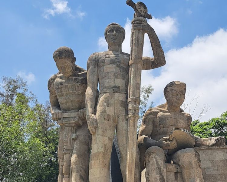 Monumento al Caminero, un tributo a los héroes de las carreteras mexicanas en la salida a Cuernavaca