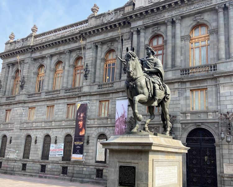 El Caballito, el Monumento Ecuestre a Carlos IV en la Plaza Manuel Tolsá