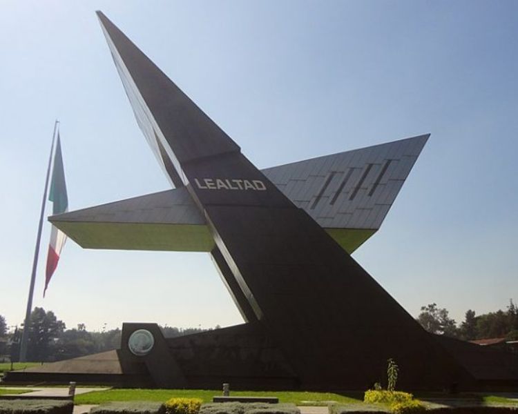 Monumento a la Lealtad en el Campo Marte, un homenaje de acero y fortaleza en Chapultepec