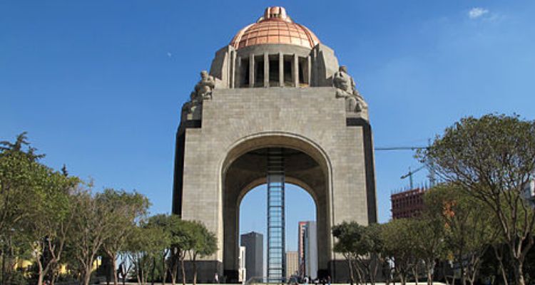 Gala Chilanga en el Monumento a la Revolución celebra la moda como identidad y motor económico en CDMX