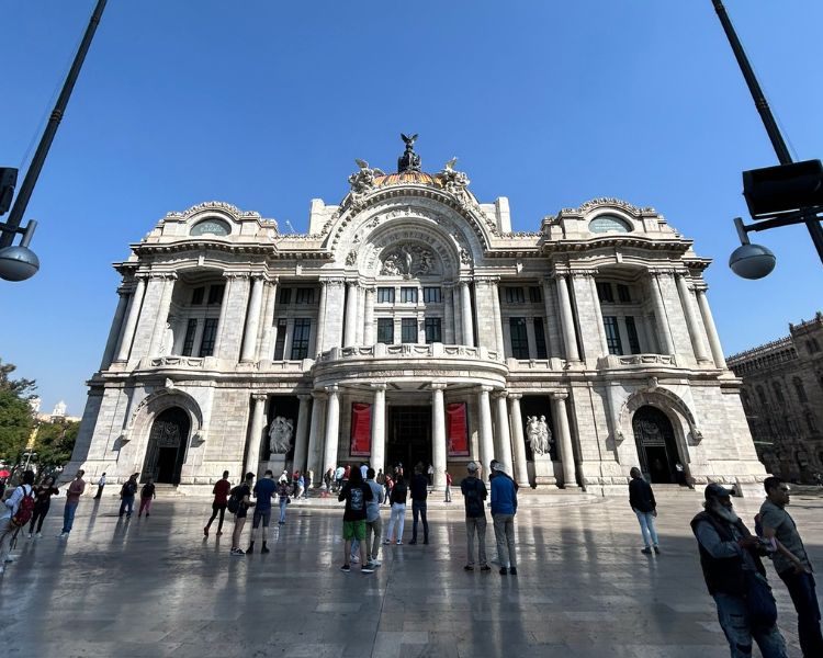 Mahagonny llega al Palacio de Bellas Artes con una ópera provocadora que sacude al público actual