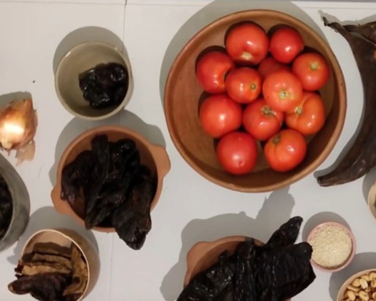 El Mole Poblano de Yehualtepec: una receta que conecta migración, cultura y tradición