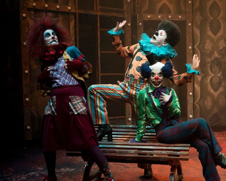 Algodón de azúcar: Un viaje onírico entre la infancia y el trauma en el Teatro del Bosque
