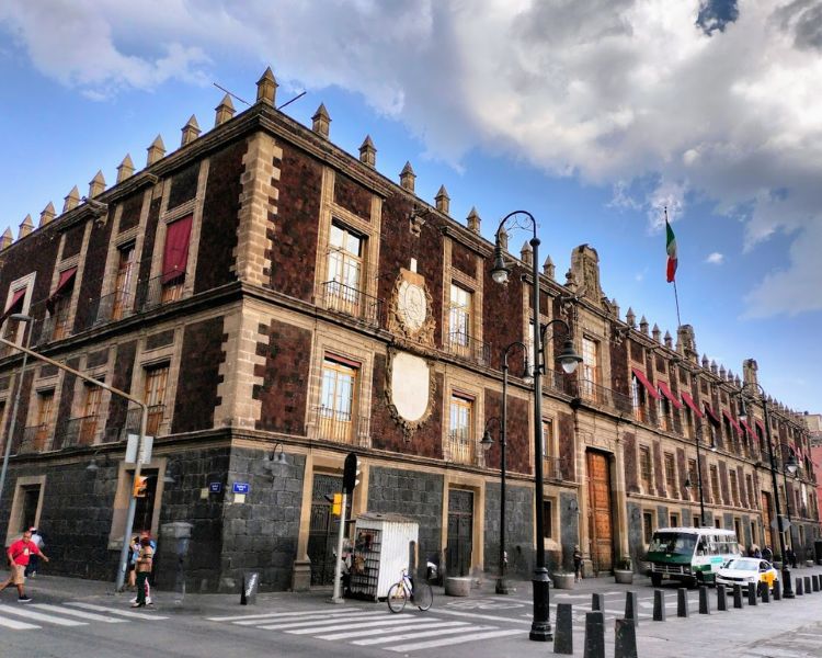 Antiguo Edificio de la Aduana, historia, arte y leyendas en el Centro Histórico