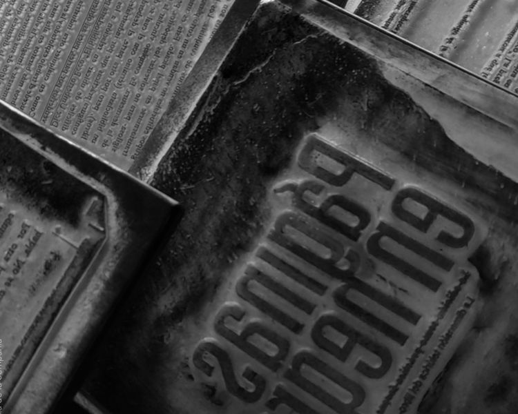Descubre La Biblioteca Negra: Una Fusión Entre Arte, Libros y Performancia Editorial