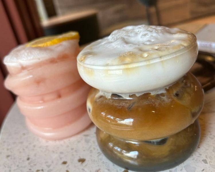Cascabel Tostado, un rincón de café, tortas y arquitectura con toques orientales en Santa María la Ribera