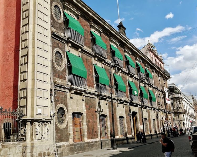 Calle de Donceles, cinco siglos de libros, fantasmas y memoria en el Centro Histórico