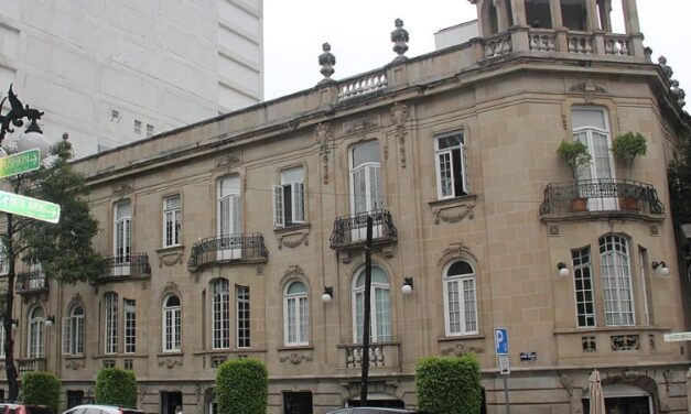 Edificio Balmori, un ícono arquitectónico que reinventa la historia en la Roma