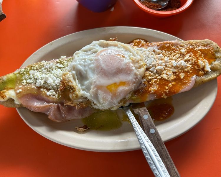 Caldos de Gallina y Huaraches El Único, un apapacho gastronómico en la Colonia Pro-Hogar