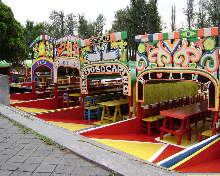 Trajitours en Xochimilco una forma accesible de navegar los canales más famosos de la CDMX