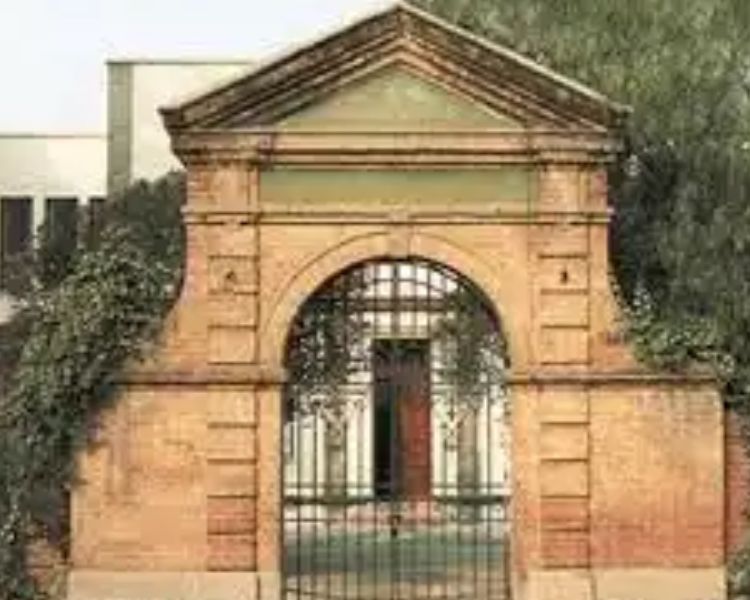 Escuela Nacional de Ciencias Químicas, historia, química y un vecino infame en Azcapotzalco