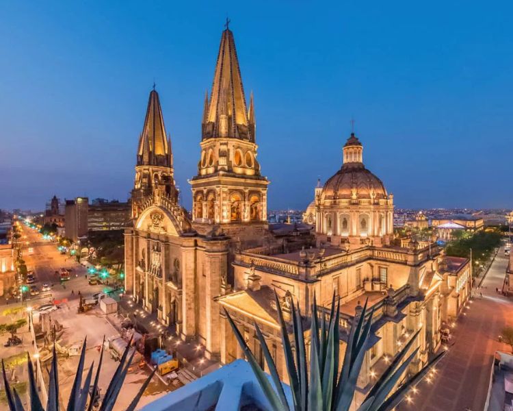Jalisco arrasa en turismo: Puerto Vallarta y Guadalajara brillan en la temporada de invierno 2024