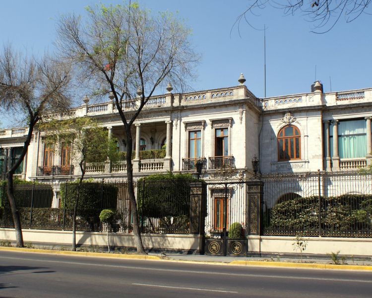 Palacio de Cobián, un rincón histórico en Bucareli que pocxs conocen en la Juárez