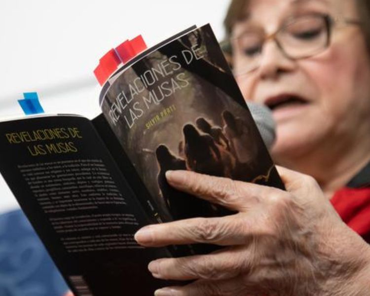 Revelaciones de las musas: Silvia Pratt reinventa la poesía contemporánea con inspiración mitológica