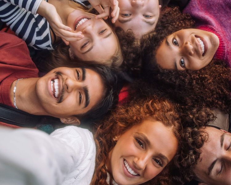 ¿Cómo habla el amor en la Gen Z? Tinder te comparte los 10 conceptos que están transformando las citas