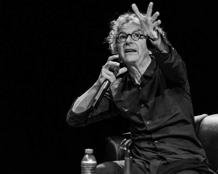 Daniele Finzi Pasca en la UNAM: una lección de teatro, clownería y emoción
