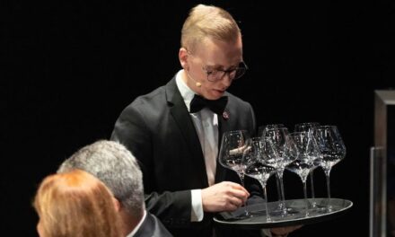 El Sake Gana Terreno Global: Expertxs en Vino Descubren su Encanto en Japón