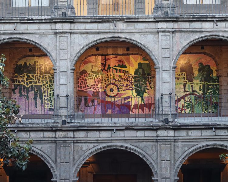 Desplazamiento: El nuevo mural de Alberto Castro Leñero que dialoga con la historia de San Ildefonso