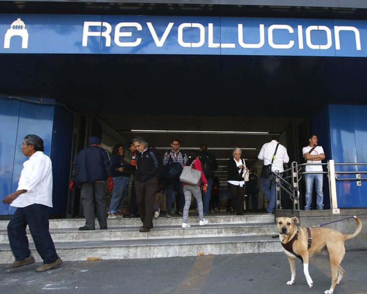 Metro Revolución, puerta al Monumento y la historia mexicana