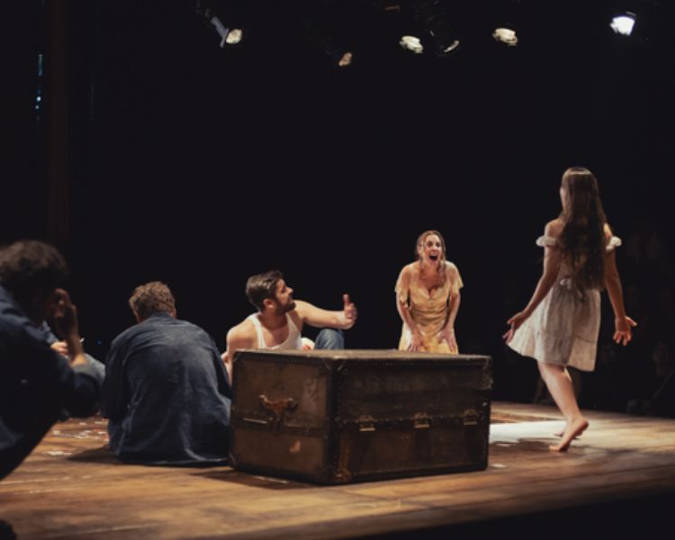 Un tranvía llamado deseo: Una mirada cruda y poética a la salud mental y la violencia de género en el Teatro Salvador Novo