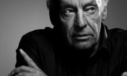 Bárbara Mori y María Teresa Frenk rinden homenaje a Eduardo Galeano en Bellas Artes