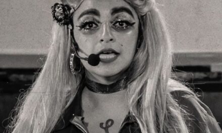 Las Mujeres Facturan: TEDTalk Cabaretera, una sátira feminista que te hará reír y reflexionar sobre el éxito y las expectativas en La Teatrería