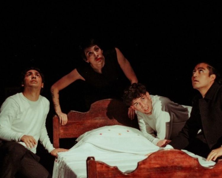 La Noche como Escenario de Reconexión: “Luciérnagas para la oscuridad… Ensayos sobre la noche Vol. 2” de Alicia Sánchez en el Jardín Escénico