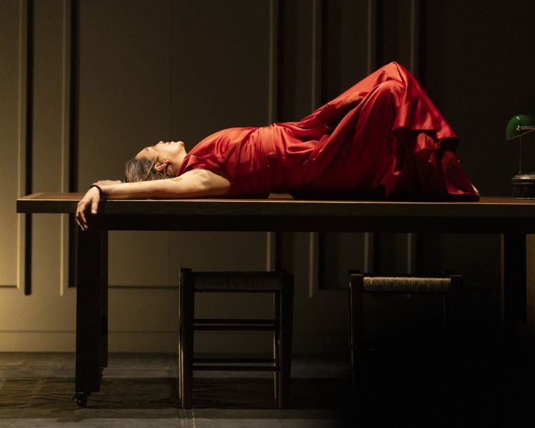 Prima Facie: Justicia, Verdad y Coraje en el Teatro Helénico con Regina Blandón