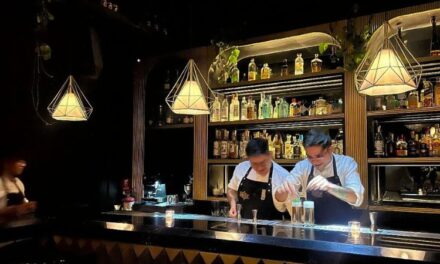 Coctelería mexicana en la cima: Handshake Speakeasy es el mejor bar de Norteamérica en 2025