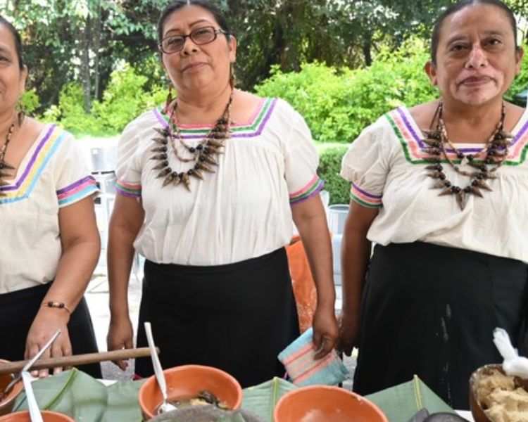 ¿A qué sabe la patria? Lanzan convocatoria para cocineras indígenas y afromexicanas con premios de hasta 100 mil pesos