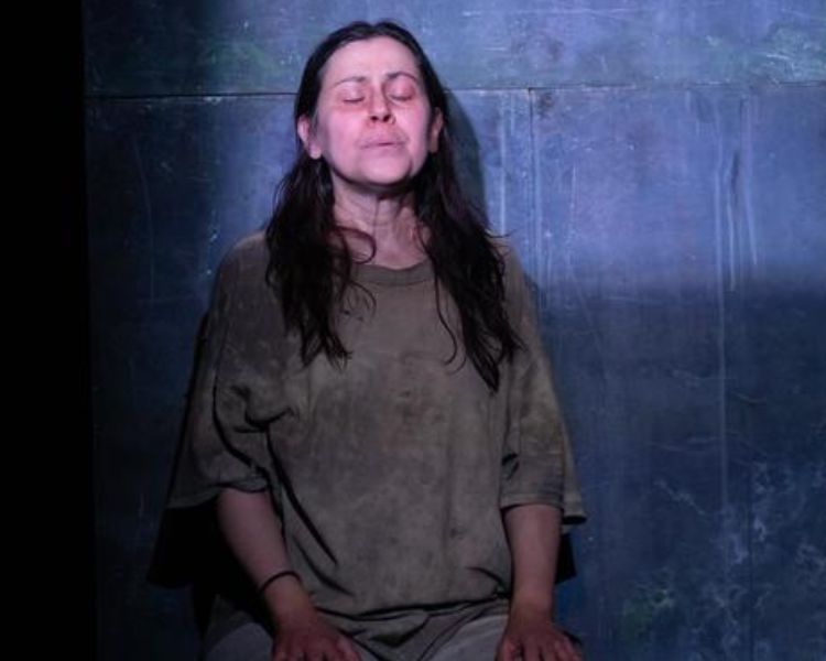 La periodista: teatro que denuncia la censura y transforma el encierro en libertad creativa