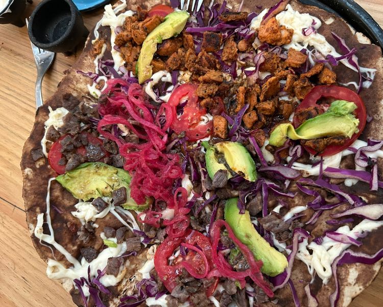La Secina, un paraíso de cecina, tlayudas y mezcal en la Narvarte