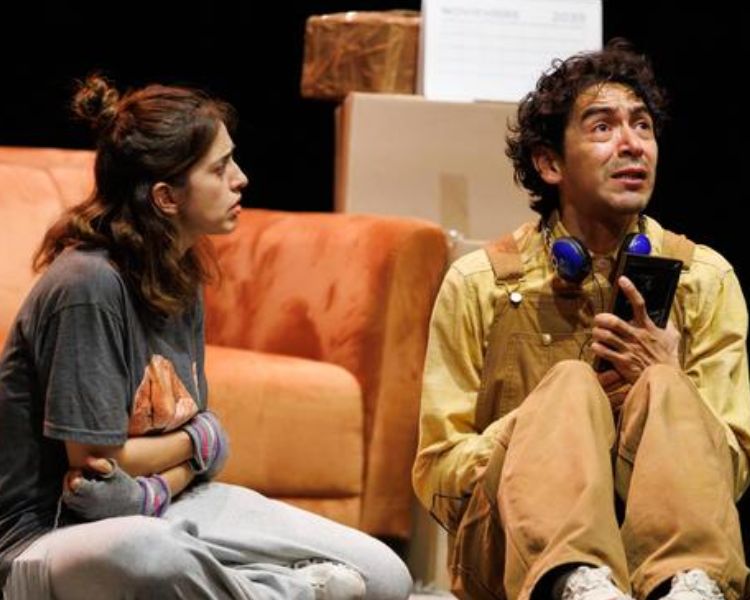 Mil veces no: una comedia apocalíptica que explora el amor propio entre piñatas, cuchillos y fantasmas emocionales