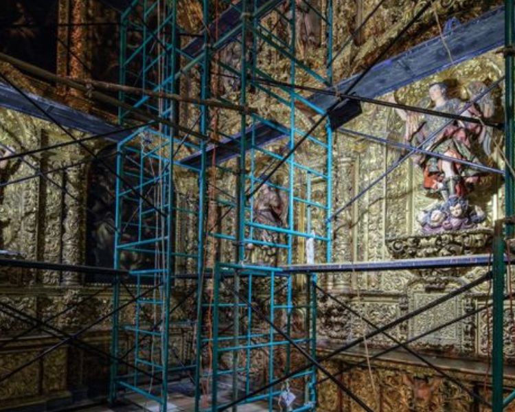 Conservación de los retablos de la Capilla de los Santos Ángeles: Una tarea histórica a cargo de estudiantes de la ENCRyM