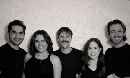 Cazando Estrellas Fugaces: una comedia romántica que enciende el escenario de La Teatrería en CDMX