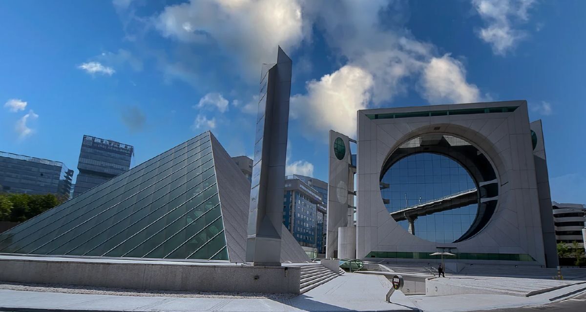 Edificio Calakmul, la lavadora de Santa Fe, una joya de la arquitectura inspirada en el mundo maya