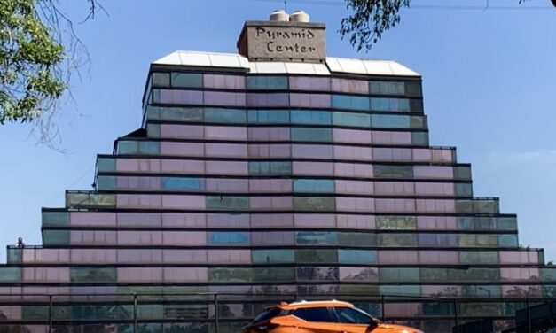Pyramid Center, una pirámide egipcia en medio del caos de la Ciudad de México