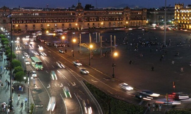 El Zócalo de la Ciudad de México, el corazón político, histórico y cultural del país