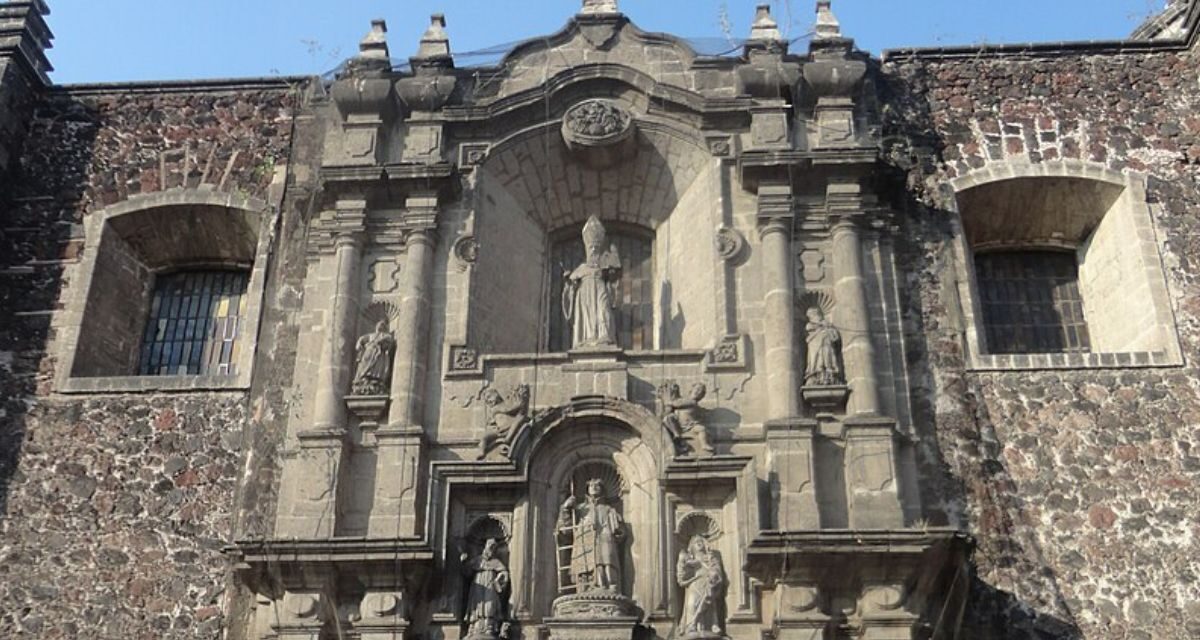 Iglesia de San Lorenzo, una joya escondida entre vitrales, historia y trabajo en el Centro Histórico