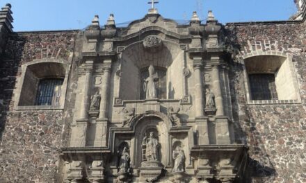 Iglesia de San Lorenzo, una joya escondida entre vitrales, historia y trabajo en el Centro Histórico